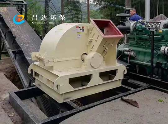 昌达**发往湖北的木屑粉碎机现场